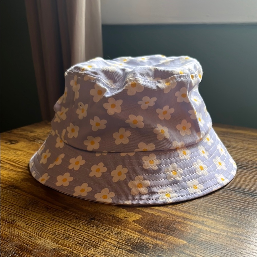 Lavender Daisy Bucket Hat- Never Worn!